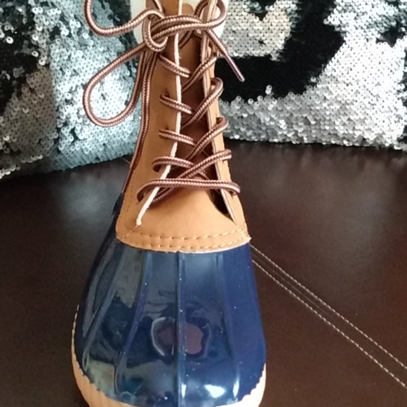 Boots - Picture 2 of 6